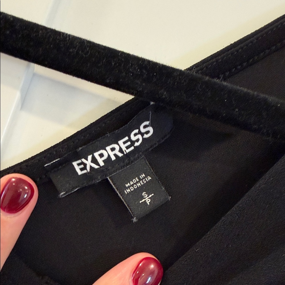 Express  V-Neck Bodysuit - Picture 2 of 3